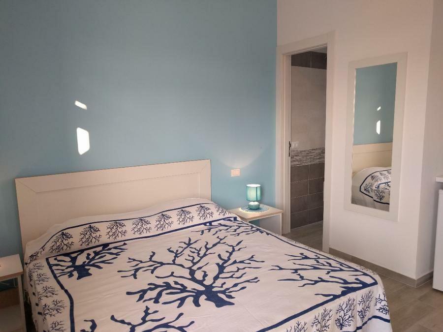 La Bussola Hotel ปอร์โตเชซาเรโอ ภายนอก รูปภาพ